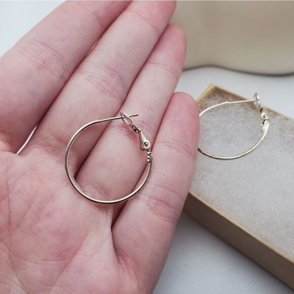 Delicate slender circle hoop silver toned earrings - Picture 4 of 4